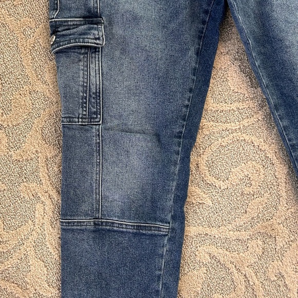 Stylish Blue Denim Cargo Jeans - Picture 6 of 7